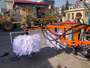 2020年11月11日山西省晉中市昔陽(yáng)縣公路管理段與河南都市機(jī)械設(shè)備有限公司合作，在宋段長(zhǎng)王隊(duì)長(zhǎng)凌師傅的精心安排指導(dǎo)下與喬主任祝師傅的積極努力，成功研制出了加寬雙護(hù)欄板600mm護(hù)欄清洗機(jī)